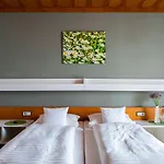 Zur Post Otel 3*